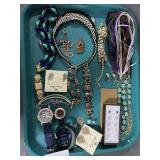 Tray costume jewelry incl animal print, graduated