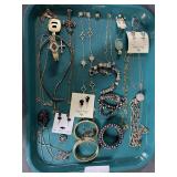 Tray costume jewelry: bracelets, earrings & fleur