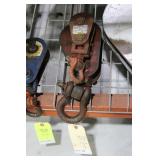 6" steel 4 ton pully with swivel & 3" 2 ton pully