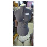 Adjustable size dressmaker form