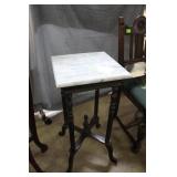 Marble top lamp table, turned legs w/ splayed