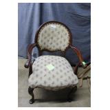 Century mahagony framed side chairScalloped