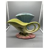 USA pottery fan base, Hull cornucopia vase