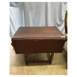 Country drop leaf occasional table 30" closed, 52"