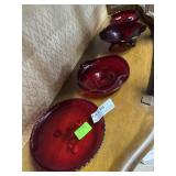 4pcs ruby glassware - trifooted plate, center