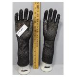 Left and Right Porcelain Hand Molds Model 7s-470 -