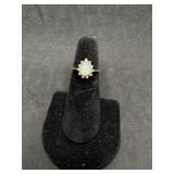 14kt yellow gold opal Ring with 8 small starburst