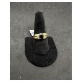 10kt Ring w/ two tiny diamonds and dark oval cente