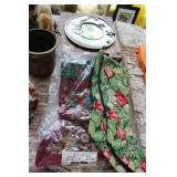 Great resale grouping! Cutting board, vases,