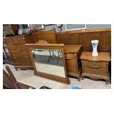 Lexington Oak Queen bedroom: Headboard with c