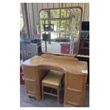 332 May online - Vanity with bench