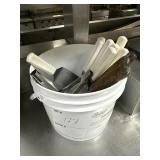 11 spatulas & 2 tongs
