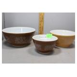 Pyrex graduated 3 bowl set in brown/cream