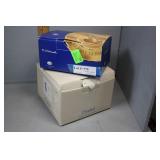 Two Hummel figures in original boxes - Wintertime