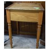 Oak lift top desk 22' x 31' x 21'