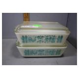 Two 7' x 9' Pyrex farm baking dishes with glass li
