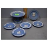 Wedgewood Jasperware blue & white ashtrays & pedes