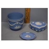 Wedgewood Jasperware heart lidded box, trinket dis
