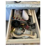 Kitchen utensils incl spoon rests and measuring cu