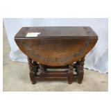 Petite drop leaf occasional table