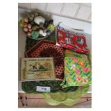 Vintage fabrics, kitchen dï¿½cor & table clothes