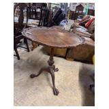 Tri-leg candlestick table with paw feet 28' x 29'