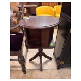 Round top magazine side table 28' x 18' x 18'