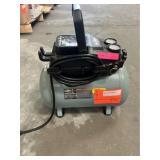 McGraw 3 gallon compressor powers up used