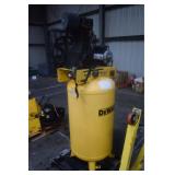 DeWalt 220v upright air compressor 80 gal Untested