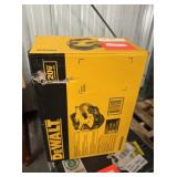 DeWALT 2 gal cordless wet/dry vac 20v No battery