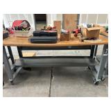 Work table on 4 swivel casters