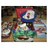 Raggedy Anne Box W/ Hat, Plastic Figurines