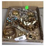 Tray lot costume jewelry, necklaces, bracelets,