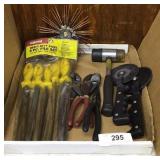 Tray lot , 5 pc. File set, pliers, 2- pizza