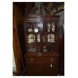 Duncan- Phyfe style China cab., Mahagony veneers