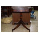 Duncan- Phyfe 8 Sided Lamp Table w/ Mahogany
