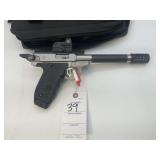 SMITH AND WESSON SW22 VICTORY CAL 22LR SN UDV4078.