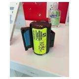 RETRACTABLE WALL MOUNT BARICADE.