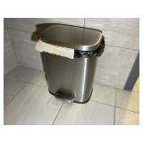 BATHROOM CADDY AND SMALL TRASH CAN. LOT LOCATED IN