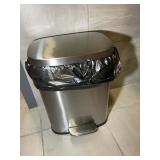 BATHROOM CADDY AND SMALL TRASH CAN. LOT LOCATED IN
