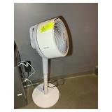 SHARK FLEX BREEZE PEDESTAL FAN. LOT LOCATED IN RAL