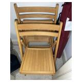GROUP OF FOLDING CHAIRS AND TV TRAY
