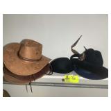 GROUP OF MENS HATS