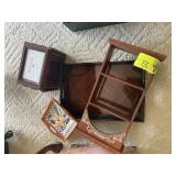 GROUP OF DECORATIVE TRAYS AND BOXES