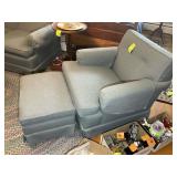 BLUE FABRIC ARM CHAIR WITH OTTOMAN, 29 IN TALL