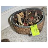 WICKER BASKET CONTAINING MISC WOODEN FIGURINES