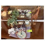 GROUP OF MINIATURE NUT CRACKERS AND DECORATIVE ITE