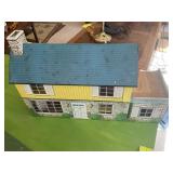 VINTAGE TIN MARX DOLL HOUSE WITH ASSORTED FURNITUR