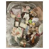 GROUP OF ASSORTED DOLL HOUSE FURNITURE AND SMALL F