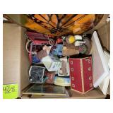 BOX OF BUTTERFLY THEMED DECORATIVE ITEMS